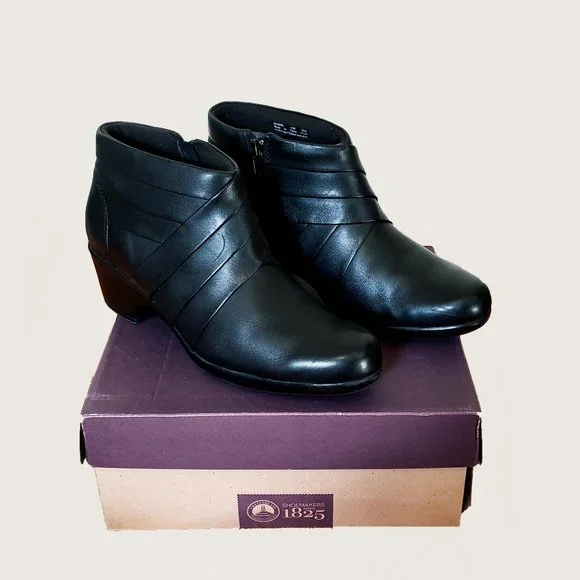 Clarks Malia Hue Booties - Picture 3 of 8